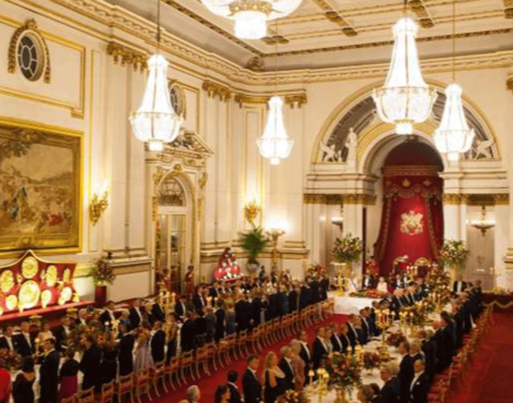 এ ছাড়াও রয়েছে ১৯টি স্টেট রুম, অতিথিদের জন্য ৫২টি ঘর, কর্মচারীদের জন্য আলাদা ১৮৮টি ঘর এবং ৯২টি অফিস।