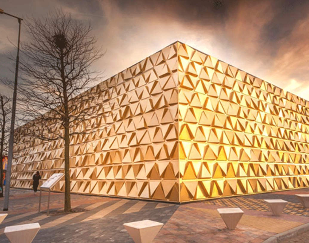 নেদারল্যান্ডস: ডাচ সেন্ট্রাল ব্যাঙ্কে মোট ৬১২.৫ টন সোনা জমা রাখা হয়েছে। ডাচ সেন্ট্রাল ব্যাঙ্কের সোনার ভল্ট রয়েছে আমস্টারডামে। নিরাপত্তার স্বার্থে সেই ভল্ট নিউ আমস্টারডামে সরিয়ে নিয়ে যাওয়ার কথাও ঘোষণা করে দিয়েছে ডাচ সেন্ট্রাল ব্যাঙ্ক। সঞ্চিত সোনার নিরিখে নেদারল্যান্ডস বিশ্বের দশম দেশ।