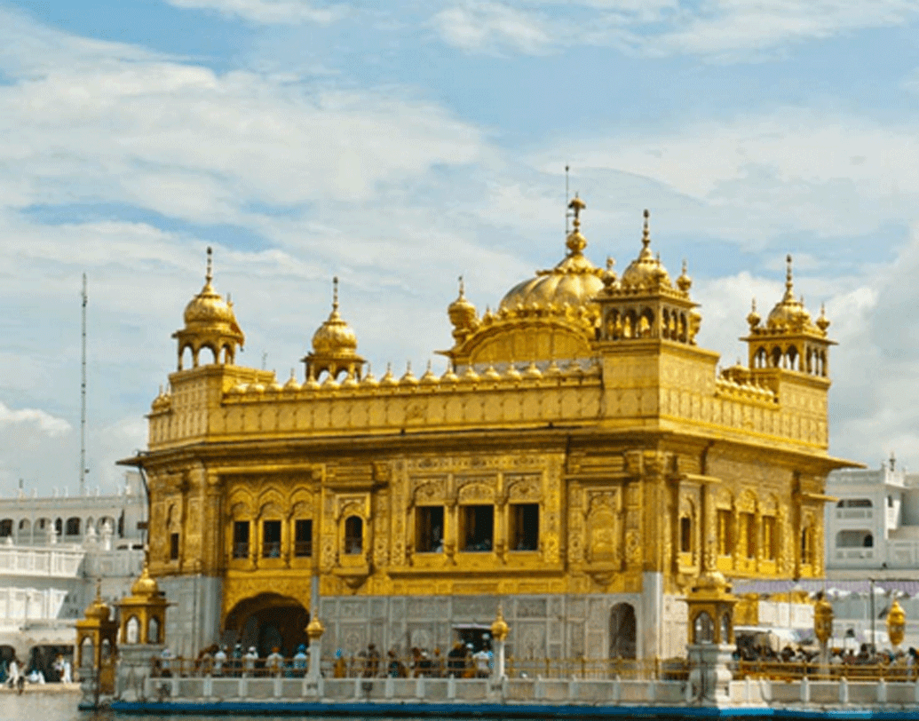 ভারত: সোনার দাম বাড়লেও ২০১৮-এর তুলনায় ২০১৯ সালে ভাঁড়ারে অনেক বেশি সোনা সঞ্চয় করেছে ভারত। ২০১৮ সালে সঞ্চিত সোনার পরিমাণ ছিল ৫৬০.৩ টন, ২০১৯-এ সমীক্রার রিপোর্ট জানাচ্ছে, সোনার পরিমাণ বর্তমানে ৬১৮.২ টন। সোনা সঞ্চয়ের নিরিখে ভারত বিশ্বের নবম দেশ।