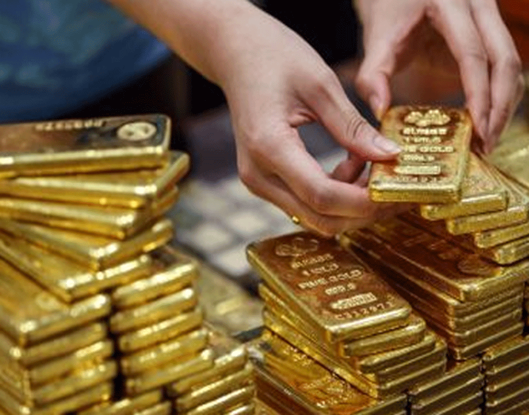 ফ্রান্স: সোনা সঞ্চয়ের নিরিখে বিশ্বের চতুর্থ দেশ ফ্রান্স। গত কয়েকবছর ধরে ভাঁড়ারের সঞ্চিত সোনা বিক্রি করতে শুরু করেছে ফ্রান্স। বর্তমানে তার সেন্ট্রাল ব্যাঙ্কে ২৪৩৬.১ টন সোনা রয়েছে।