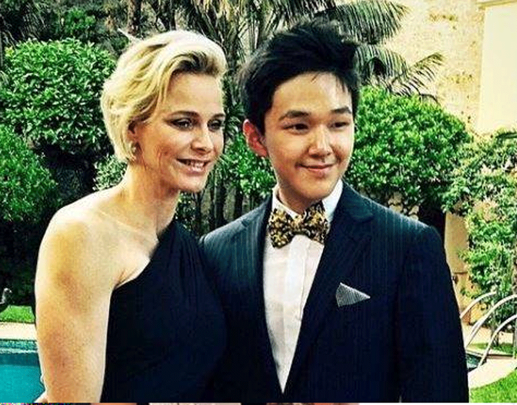 সংস্থার সম্পত্তির পরিমাণ বর্তমানে ৮৫০ কোটি ডলার। সেই সম্পত্তির একটা অংশই ছেলে এরিককে উপহার দিয়েছেন টেসি দম্পতি। ফলে রাতারাতি বিলিয়নিয়র হয়ে উঠেছেন এরিক।