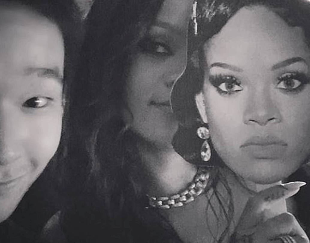 রিহানা, বেলা হাদিদের মতো একাধিক সেলিব্রিটির সঙ্গে দুর্দান্ত সব ছবি আপলোড করেছেন এরিক। তাঁদের সঙ্গে পার্টি করে বেড়াচ্ছেন। কখনও ফ্রান্সের প্রাক্তন ফার্স্ট লেডি কার্লা ব্রুনির সঙ্গে, তো কখনও ইউরোপের মোনাকের প্রিন্সেস চার্লিনের সঙ্গে ফটোশুট করছেন। বা কখনও ডলফিনের সঙ্গে স্নান উপভোগ করছেন।