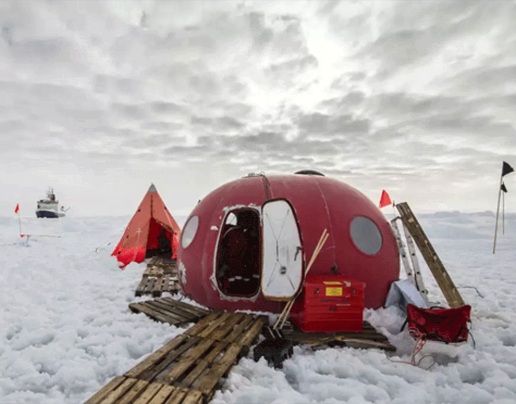 ইসরোর ২৩ জনের একটি দল ২০১৬ সালে অ্যান্টার্কটিকায় যায়। সেই দলেই একমাত্র মহিলা ছিলেন ৫৬ বছরের মঙ্গলা মানি। অ্যান্টার্কটিকার হিমাঙ্কের ৯০ ডিগ্রি সেলসিয়াসে তিনি ৪০৩ দিন কাটিয়ে এসেছেন।