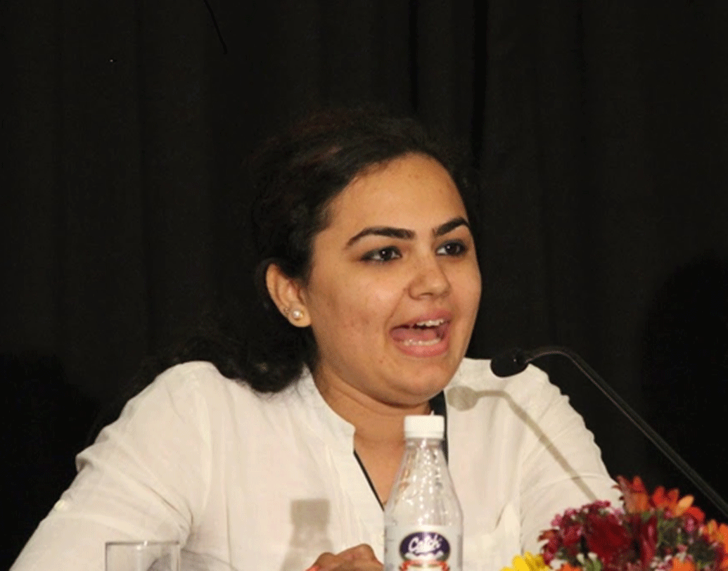 তিনি শিনীল তিলওয়ানি। মুম্বইয়ের বাসিন্দা শিনীল ২০১০ সালে মুম্বইয়ের নার্সি মনজি ইনস্টিটিউট অফ ম্যানেজমেন্ট স্টাডিজে পড়ার সময় থেকেই নিজের ব্যবসা শুরু করেন।