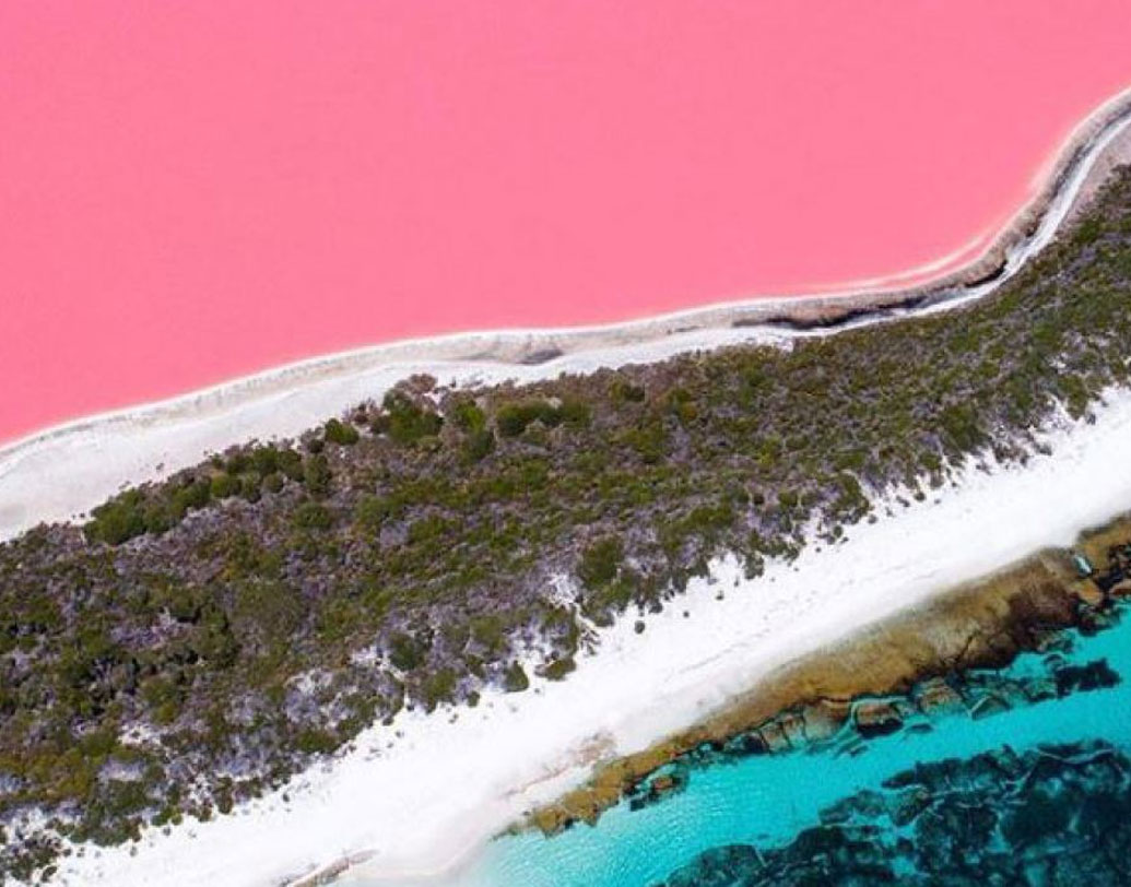 হ্রদের জলের রং-রহস্য ভেদ করার আগে অস্ট্রেলিয়ার অন্যতম বিখ্যাত গোলাপি হ্রদের নামটা বলে দেওয়া ভাল। বাব্‌লগাম রঙের সেই লেক হিলিয়ার রয়েছে ওয়েস্টার্ন অস্ট্রেলিয়ার মিডল আইল্যান্ডে।