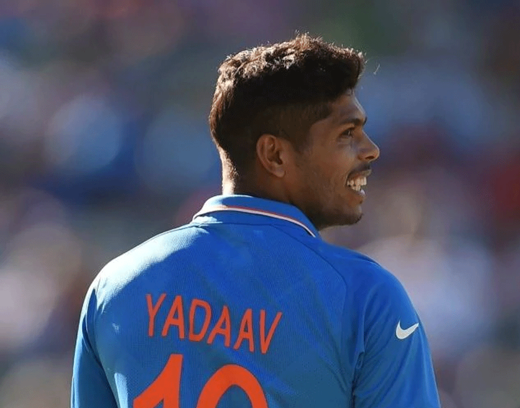 কনস্টেবলের চাকরি ফেল করার পরই যেন তাঁর ভাগ্যের চাকা ঘুরতে থাকে। সামান্য কিছু অর্থের উপার্জনে উমেশ ক্রিকেটে যোগ দেন। কয়েক বছরে হয়ে ওঠেন ভয়ঙ্কর পেসার। যাঁর বল খেলতা কেঁপে যেত ব্যাটসম্যানদের বুক।