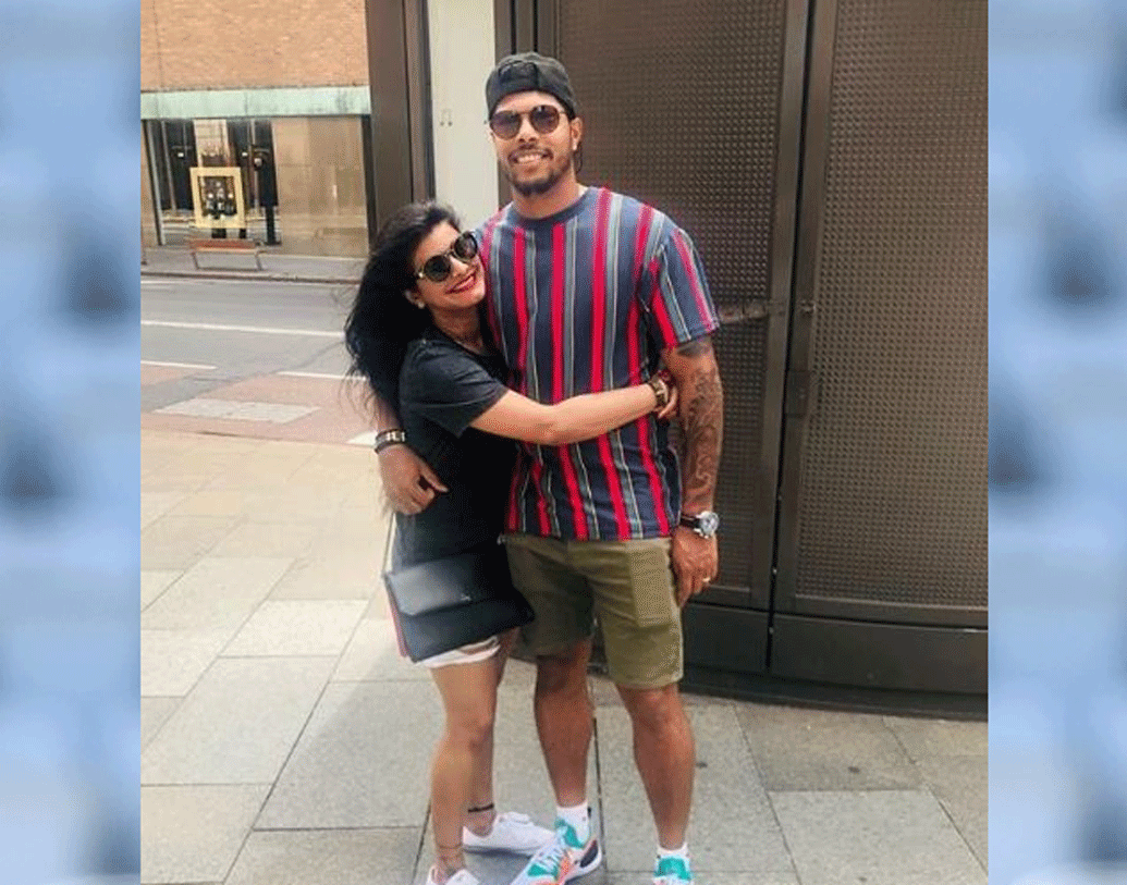 কিন্তু উমেশের মাথায় ছিল বাবার সেই স্বপ্ন। তাই বড় কোনও সরকারি চাকরিই করতে চেয়েছিলেন।