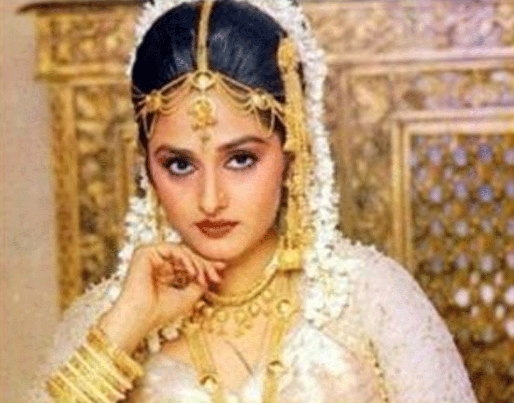 তাঁর অভিনয় এবং তাঁর রূপ প্রতিটা ফিল্মের জন্য পরিচালকদের কাছে তাঁকেই প্রথম পছন্দ করে তুলেছিল। কেরিয়ারের দিক থেকে ১৯৮৫ সাল ছিল জয়াপ্রদার জীবনে সবচেয়ে ভাল বছর। সেই সময় বলিউডের সর্বোচ্চ পারিশ্রমিক নেওয়া অভিনেত্রী হয়ে উঠেছিলেন তিনি।