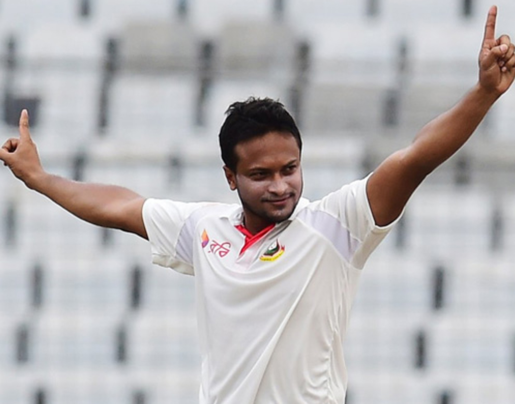 শাকিব  আল হাসান: এশিয়ার সর্বকালের অন্যতম সেরা অলরাউন্ডার হলেন শাকিব আল হাসান। বাংলাদেশের সেরা ব্যাটসম্যানও তিনি। ভারতে এখনও পর্যন্ত টেস্টে দুটো ইনিংস খেলেছেন তিনি। তাতে গড় ৫২। পাশাপাশি, তাঁর বাঁ-হাতি স্পিনও কার্যকরী। ছয় নম্বরে নামার পাশাপাশি দলের দ্বিতীয় স্পিনারও শাকিব।