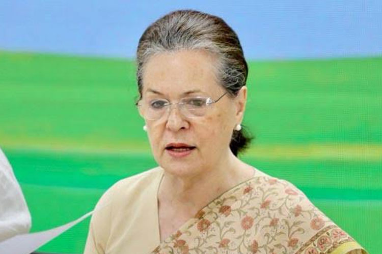 Sonia Gandhi attacked the Modi government over the crisis of farmers