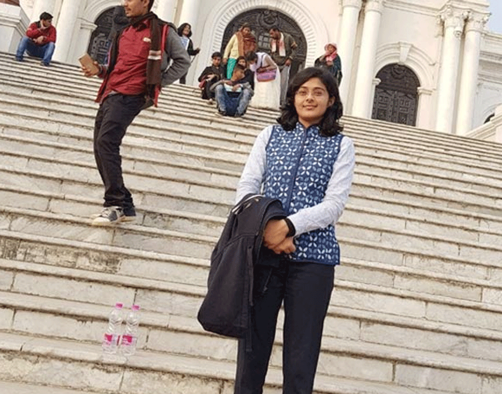 সিভিল সার্ভিস পরীক্ষায় বসার ন্যূনতম বয়স ২১ বছর। সুরভীর বয়স ছ’মাস কম। তাই সিভিল সার্ভিসে বসতে পারেননি। তবে থেমে থাকেননি। অন্যান্য পরীক্ষায় বসেন। গেট, ইসরো, স্টিল অথরিটি অব ইন্ডিয়া লিমিটেড, মধ্যপ্রদেশ স্টেট পাবলিক কমিশন, এই সমস্ত পরীক্ষা প্রথম বারেই উত্তীর্ণ হয়ে যান তিনি।