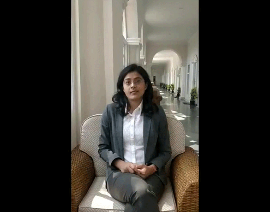 গুজরাতে কাজে যোগ দেন সুরভি। শুধুমাত্র আইএএস অফিসার হলেই যে সম্মান পাওয়া যায় না, তা উপলব্ধি করেন তিনি।