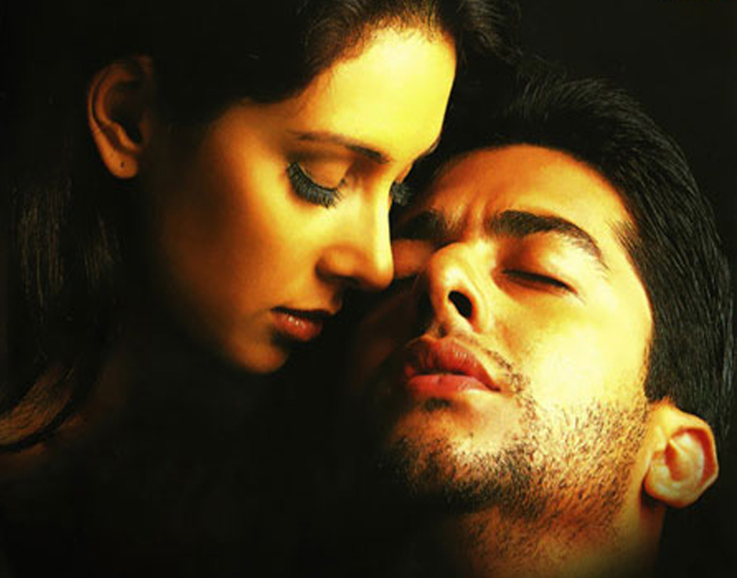 তার পরের বছরই আফতাব অভিনয় করেন খলনায়কের ভূমিকায়। বিক্রম ভট্টের পরিচালনায় ‘কসুর’ ছবিতে। এই ছবিটিও বক্সঅফিসে সাফল্য পায়। পরপর দু’টি ছবি হিট হওয়ার পরে আফতাবের কেরিয়ার ধাক্কা খায়। পরপর বেশ কিছু ছবি মুখ থুবড়ে পড়ে। (ছবি : সোশ্যাল মিডিয়া)