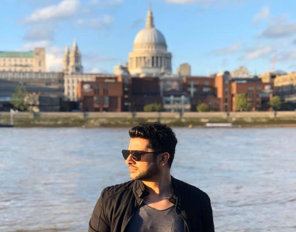 তিনি ছবি করা কমিয়ে দেন। এমনও সময় গিয়েছে, যখন এক বছরে আফতাবের একটা ছবিও মুক্তি পায়নি। ব্যক্তিগত জীবনেও দেখা দেয় টানাপড়েন। (ছবি : সোশ্যাল মিডিয়া)