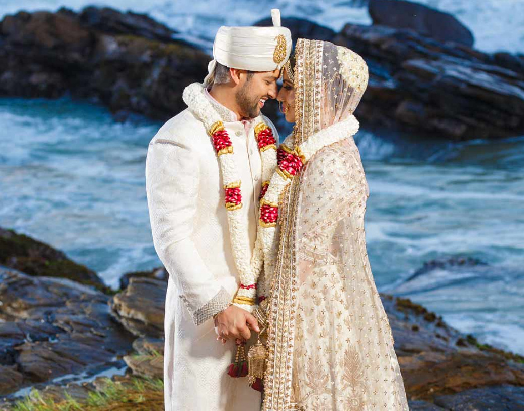 আফতাবের জীবনে অভিনব দিক হল একই স্ত্রীকে দু’বার বিয়ে করা। ২০১৭ সালের অগস্টে নিনকে আবার বিয়ে করেন আফতাব। প্রথমবার তাঁদের বিয়ে হয়েছিল ঘরোয়া ধর্মীয় অনুষ্ঠানে। দ্বিতীয়বার তাঁদের বিয়ে হয় শ্রীলঙ্কায়। (ছবি : সোশ্যাল মিডিয়া)