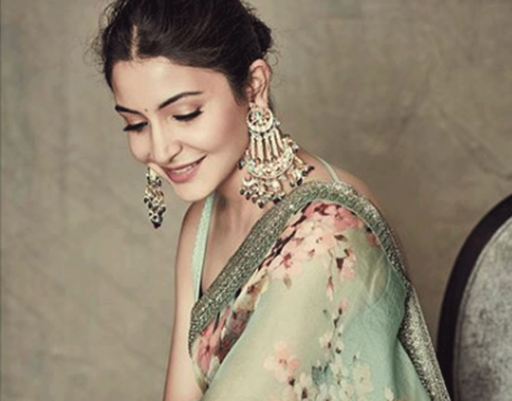 অনুষ্কা শর্মা: দিওয়ালির শুভেচ্ছা বার্তা পাঠিয়েছেন অনুষ্কা শর্মাও।