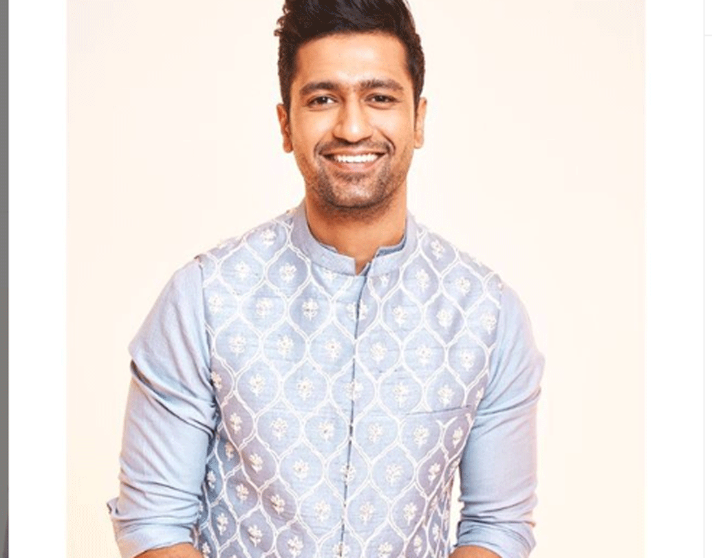 ভিকি কৌশল: সবাইকে দিওয়ালির শুভেচ্ছা জানিয়ে উৎসবে মেতে উঠতে পুরোপুরি তৈরি ভিকিও।