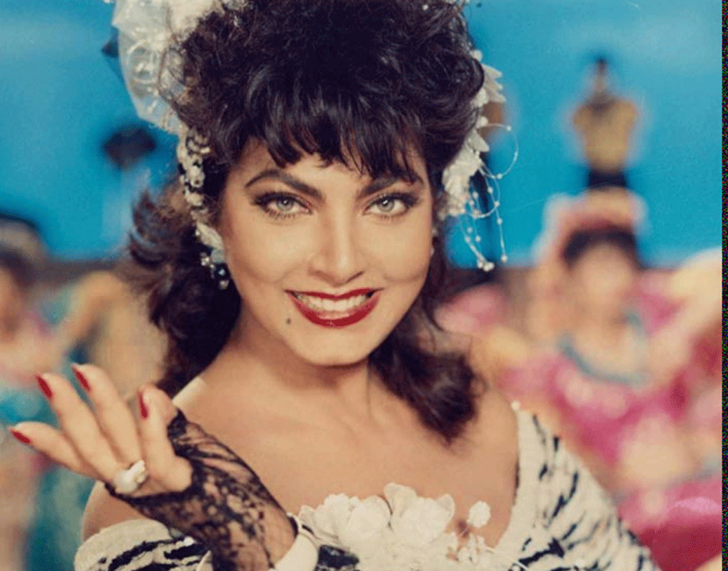 এমন একজন নায়িকার প্রেমে অনেকেই পড়েছিলেন। শোনা যায়, কিমীর প্রেমে পড়েন সঞ্জয় দত্ত। সঞ্জয় দত্তের বায়োপিক সঞ্জুতে দেখানো হয়েছিল, তিনশোরও বেশি মহিলার সঙ্গে প্রেম করেছেন সঞ্জয়।