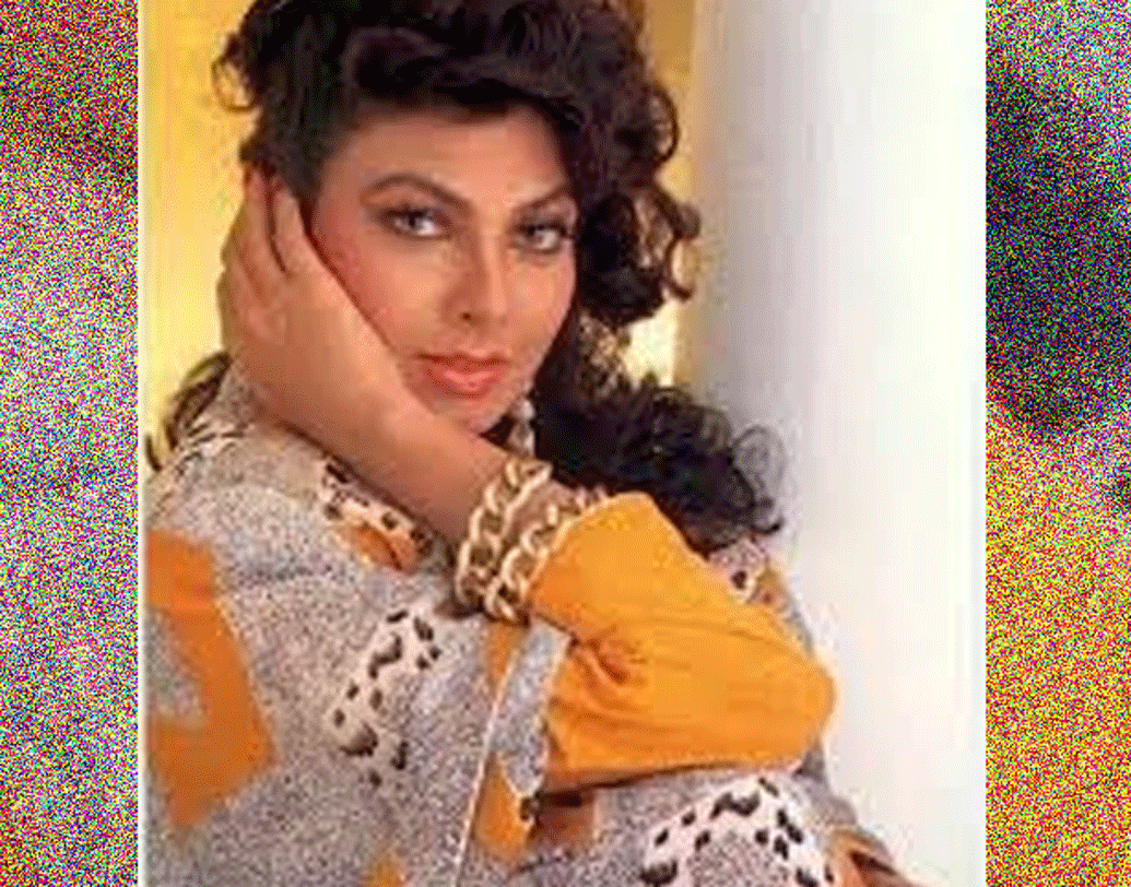 ১৯৯১ সালে ‘হম’ ছবিতে অমিতাভ বচ্চনের সঙ্গে অভিনয় করে ফের নজরে আসেন তিনি। অমিতাভের সঙ্গে কিমীর ‘ঝুমা চুমা দে দে’ গানটি ভীষণ জনপ্রিয় হয়েছিল সে সময়ে।