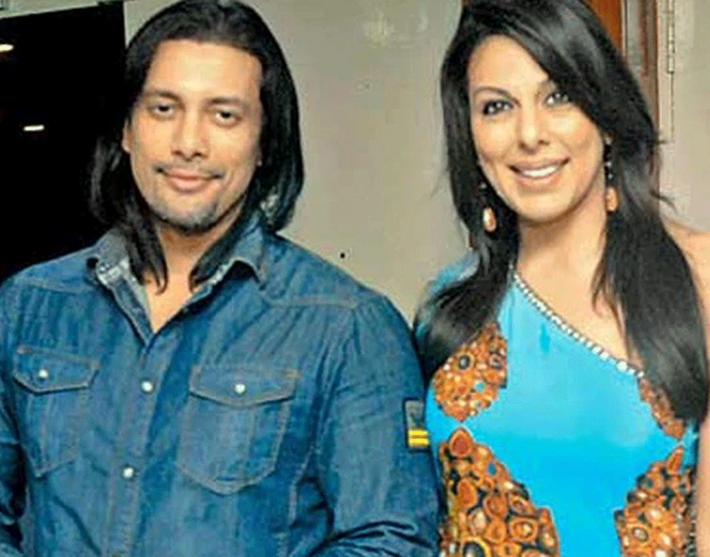 পূজা বেদী এবং আকাশদীপ সেগল: সিজন ৫-এ আকাশদীপকে ‘স্কাই’ বলে ডাকতেন পূজা বেদী। বিগ বসের বাইরে তাঁদের সেই ঘনিষ্ঠতা না থাকলেও এখনও ‘স্কাই’ তাঁর ভাল বন্ধু বলেই জানিয়েছেন পূজা বেদী।