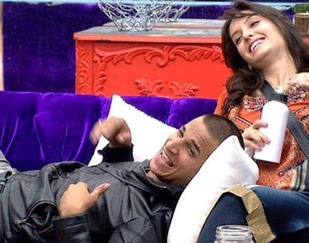 প্রিন্স নারুলা এবং নোরা ফাতেহি: বিগ বস সিজন ৯-এর প্রতিযোগী তাঁরা। সিজনের শুরু থেকেই তাঁদের মধ্যে ঘনিষ্ঠতা বাড়তে থাকে। বিগ বস হাউসে তাঁদের ব্রেক আপও হয়ে যায়।