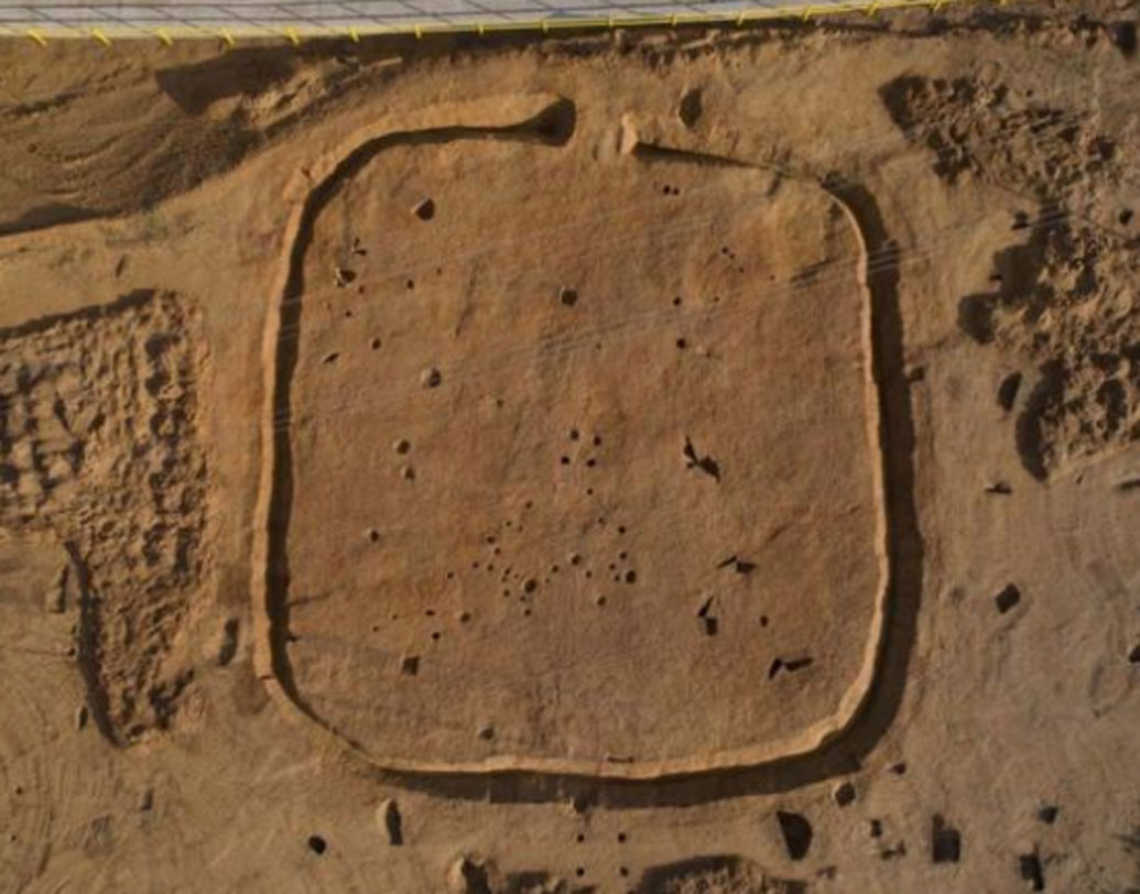 ঠিক কোন জায়গায় এই অনুসন্ধান করা হয়েছিল? প্রত্নতাত্ত্বিকেরা জানিয়েছেন, লন্ডনের হ্যাভেরিং নামে একটি বোরোতে রেইনহ্যাম নামে এক জায়গার কাছেই রয়েছে এই জায়গাটি। টেমসের কাছের ওই জলাভূমি প্রায়ই বন্যায় ভেসে যেত।