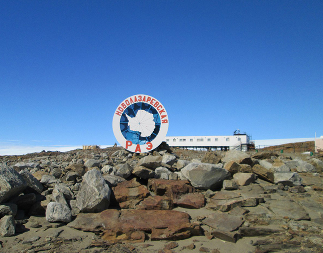এরপর তিনি লেনিনগ্রাদের বিভিন্ন হাসপাতালে কর্মরত ছিলেন। ১৯৮৬ থেকে ২০০০ অবধি তিনি সেন্ট পিটার্সবার্গ রিসার্চ ইনস্টিটিউট ফর টিউবারকুলার পালমোনোলজি-র বিভাগীয় প্রধানের দায়িত্ব পালন করেন। ফুসফুসের ক্যানসারে আক্রান্ত হয়ে লিওনিড রোগোজোভ প্রয়াত হন ২০০০ সালের ২১ সেপ্টেম্বর, ৬৬ বছর বয়সে।
