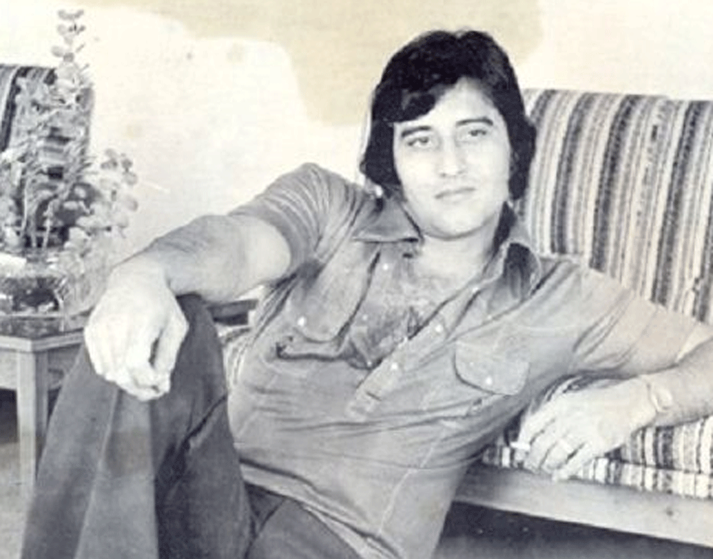 ১৯৭১ সালে গীতাঞ্জলির সঙ্গে বিয়ে হয় বিনোদের। একেবারে আদর্শ স্বামীর ভূমিকা পালন করছিলেন বিনোদ খন্না। একইসঙ্গে পরিবার এবং কেরিয়ার সামলাচ্ছিলেন।