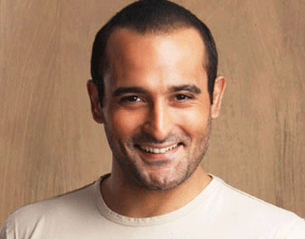 ১৯৭২ সালে রাহুল এবং ১৯৭৫ সালে ছোট ছেলে অক্ষয় খন্নার জন্ম হয়। রবিবারটা শুধু পরিবারের জন্যই বরাদ্দ ছিল বিনোদের। ইন্ডাস্ট্রির ভিতরে এবং বাইরে বিনোদের মহিলা ভক্তের সংখ্যা অসংখ্য হলেও কখনও স্ত্রীর সঙ্গে বিশ্বাসঘাতকতা করেননি তিনি।