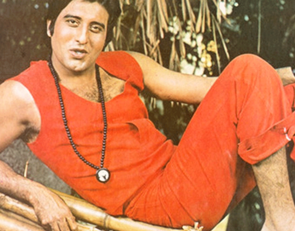 অনেক বোঝানোর চেষ্টা করেও ব্যর্থ হয়েছিলেন স্ত্রী গীতাঞ্জলি। সংসারের প্রতি উদাসীনতা মেনে নিতে পারেননি তিনি। ছেলেদের ভবিষ্যতের কথা ভেবে বিনোদকে ডিভোর্স দিয়ে দেন তিনি।