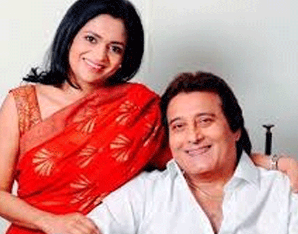 কবিতাকেই বিয়ে করে নতুন করে সংসার পাতেন বিনোদ খন্না। দ্বিতীয় পক্ষেও তাঁর দুই সন্তান। এই দ্বিতীয় বিয়ে করার পর প্রথম পক্ষের সন্তানরা (রাহুল এবং অক্ষয়) তাঁর সঙ্গে কোনও যোগাযোগ রাখেননি।