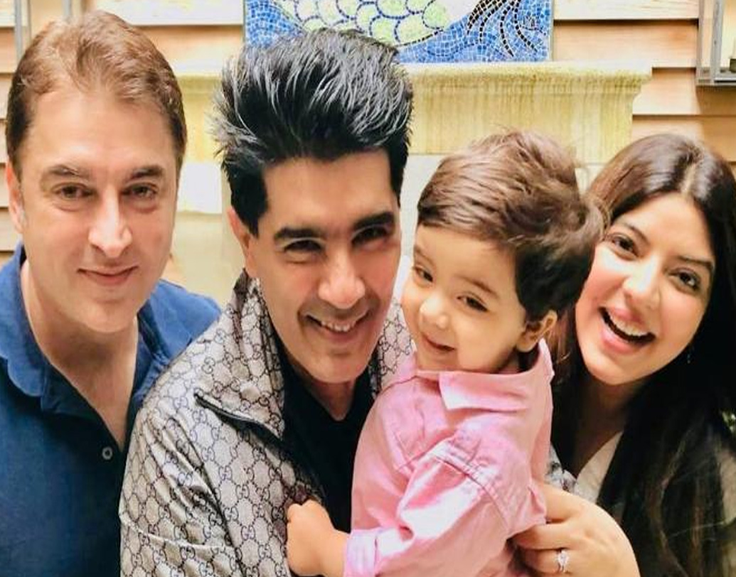 নয়ের দশকের সুদর্শন চকোলেট বয় নায়ক যুগল হংসরাজ এখন কার্যত আমেরিকা প্রবাসী। সেখানেই স্ত্রী-পুত্রকে নিয়ে ভরপুর সংসারী ‘মহাব্বতেঁ’-এর ‘সমীর শর্মা’। (ছবি: সোশ্যাল মিডিয়া)