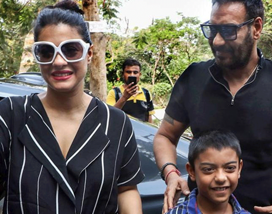 কিন্তু সবাইকে ভুল প্রমাণ করে ২০ বছর পূর্ণ করল তাঁদের দাম্পত্য। তাঁদের দুই সন্তানও রয়েছে। সম্প্রতি তাঁদের সুখী দাম্পত্যের রহস্য এক সাক্ষাত্কারে জানিয়েছেন কাজল। জীবনসঙ্গী হিসাবে অজয়কে বেছে নেওয়ার কারণও শেয়ার করেছেন তিনি।