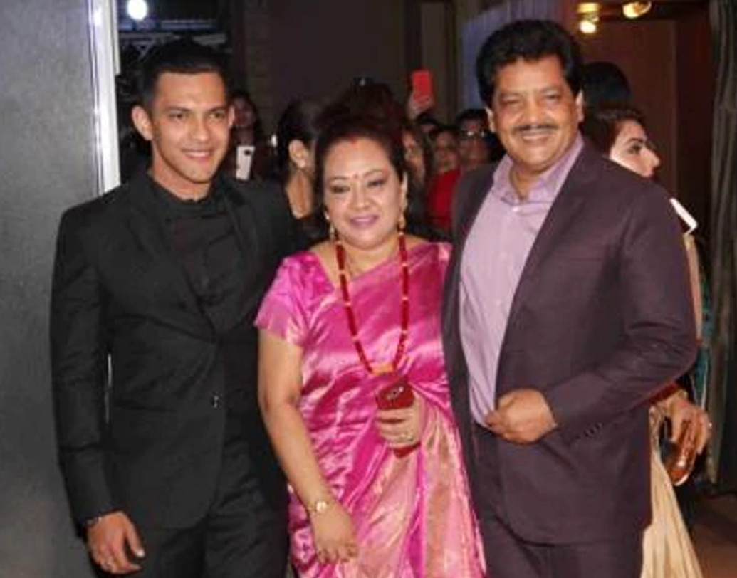 উদিতের জন্ম ১৯৫৫ সালের ১ ডিসেম্বর। তাঁর বাবা হরেকৃষ্ণ ঝা ছিলেন কৃষক। মা, ভুবনেশ্বরী লোকগান গাইতেন। কিন্তু উদিতের জন্মস্থান নিয়ে বিতর্ক আছে।