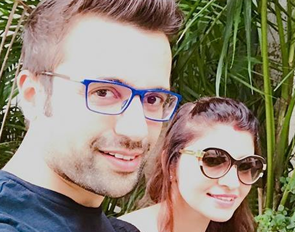 অ্যালুমিনিয়ামের ব্যবসায় দীর্ঘ দিন ছিলেন সন্দীপের বাবা। কিন্তু সেই ব্যবসা ভেঙে পড়ায় তার জের এসে পড়ে সন্দীপের জীবনে। তখন তিনি ক্লাস টেনের ছাত্র।