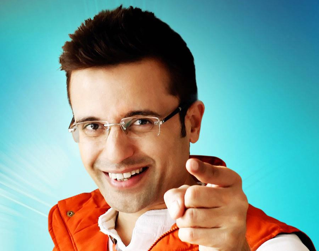 এরপর বেশ কিছু ব্যবসার চেষ্টা করেন সন্দীপের বাবা-মা। কনভেয়র বেল্টের ব্যবসা থেকে পাবলিক ফোনের দোকান। কিন্তু কোনও কিছুই সফল হয়নি। বাবার হতাশা দেখে সন্দীপের মনে এই ধারণা বদ্ধমূল হয়ে যায়, জীবনে সাফল্য পাওয়া অসম্ভব।