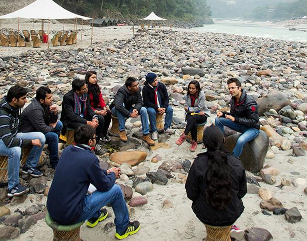 উনিশ বছর বয়সে শুরু মডেলিংয়ের কেরিয়ার। কিন্তু সেখানেও মডেলদের উপর শোষণের হাল দেখে তিনি বীতশ্রদ্ধ। মডেলিং ছেড়ে শিখলেন ফটোগ্রাফি। কিছু দিন পরে নিজের সংস্থা শুরু করলেন। মডেলদের পোর্টফোলিও তৈরি হত সেই সংস্থায়।