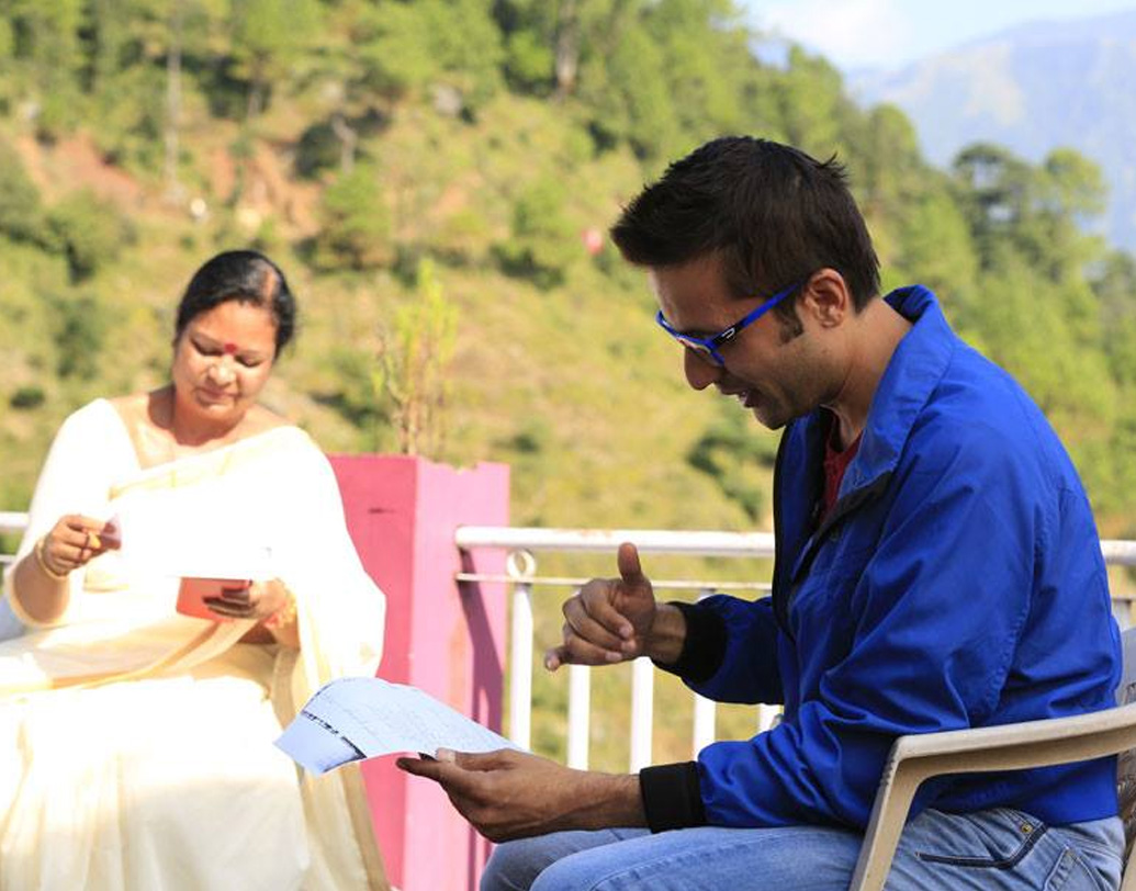 তবে নিছক উদ্যোগীর বাইরে তাঁর পরিচয় আরও বিস্তৃত। সারা পৃথিবীতে তাঁর অগণিত ভক্ত। তাঁর কথায় নিজেদের প্রতি বিশ্বাস ফিরে‌ পেয়েছেন শ্রোতারা। জীবন অনেক বেশি সহজ হয়ে ধরা দিয়েছে তাঁদের কাছে। জানিয়েছেন, সন্দীপের অনুগামীরা।