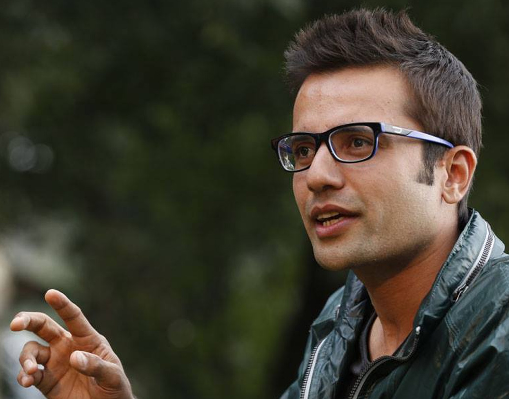 সন্দীপের কথায়, জীবনের তিক্ত অভিজ্ঞতা বা ব্যর্থতাই সবথেকে শিক্ষণীয় হয়ে দেখা দিয়েছে তাঁর সামনে। তাঁর কথায়, সহজ জীবনকে অযথা জটিল করে লাভ নেই। জীবন ‘আসান হ্যায়’। বলছেন অন্ত্রেপ্রেনর, ফটোগ্রাফার, মোটিভেটর, মডেল এবং ইনস্পিরিশনাল স্পিকার সন্দীপ মহেশ্বরী।