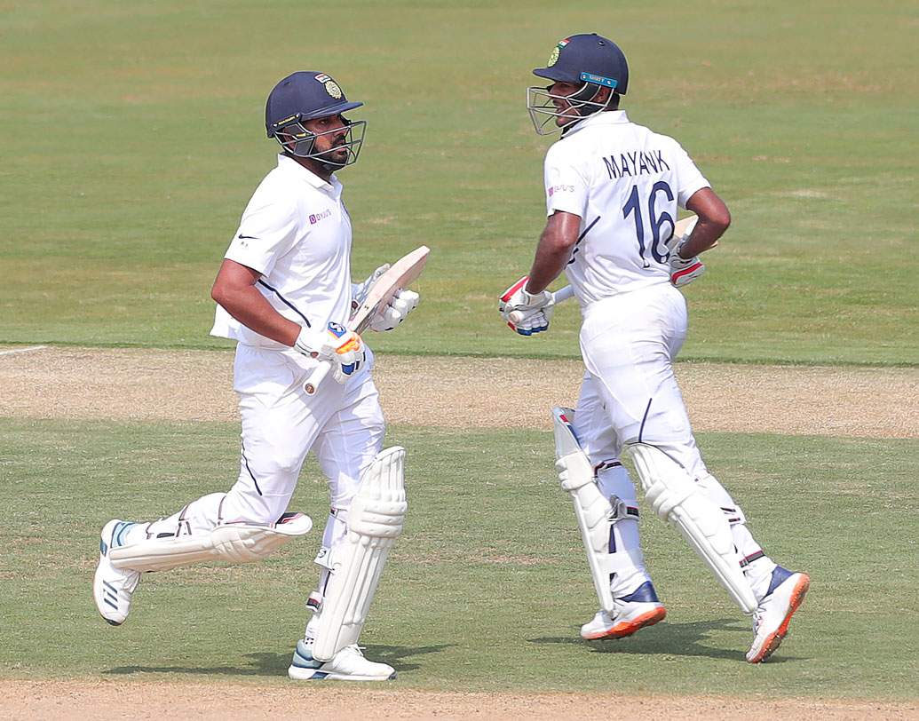 টেস্টে মুম্বইকরের সর্বাধিক হল ১৭৭। যার থেকে এক রান আগে এ দিন থামলেন তিনি। বাঁ-হাতি স্পিনার কেশব মহারাজের বলে স্টাম্পড হন রোহিত। তাঁর ২৪৪ বলের ইনিংসে রয়েছে ২৩ চার ও ছয়টি  ছয়। তাঁর দ্বিশতরান নিশ্চিতই দেখাচ্ছিল। কিন্তু তা হয়নি। টেস্টে এটা তাঁর চতুর্থ শতরান।