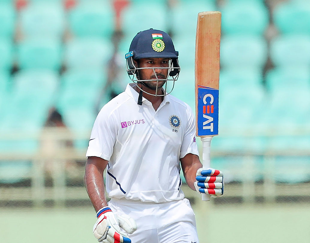 দক্ষিণ আফ্রিকার বিরুদ্ধে টেস্ট সিরিজে ভারতের হয়ে প্রথম উইকেটে এটা আবার সর্বাধিক রান। ২০০৪-০৫ মরসুমে দক্ষিণ আফ্রিকার বিরুদ্ধে বীরেন্দ্র সহবাগ ও গৌতম গম্ভীর ওপেনিংয়ে ২১৮ রান যোগ করেছিলেন।