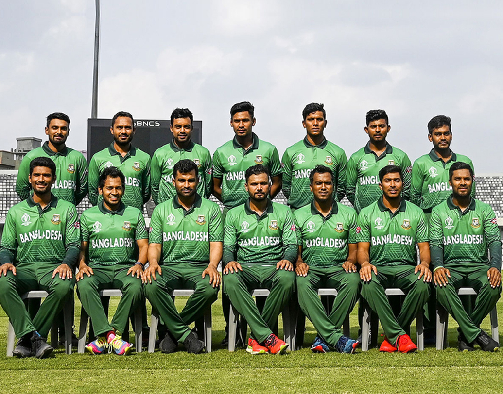 ২০১৯ বিশ্বকাপের আগে দলের ফোটোসেশনে ছিলেন না শাকিব। বিশ্বকাপের স্কোয়াডে থাকা ক্রিকেটারদের নিয়ে জার্সি উন্মোচনে উপস্থিত ছিলেন না শাকিব। দলের আনুষ্ঠানিক ফটোশুটেও তিনি গরহাজির ছিলেন। শাকিবের অনুপস্থিতি নিয়ে দেশে ঝড় বয়ে যায়।