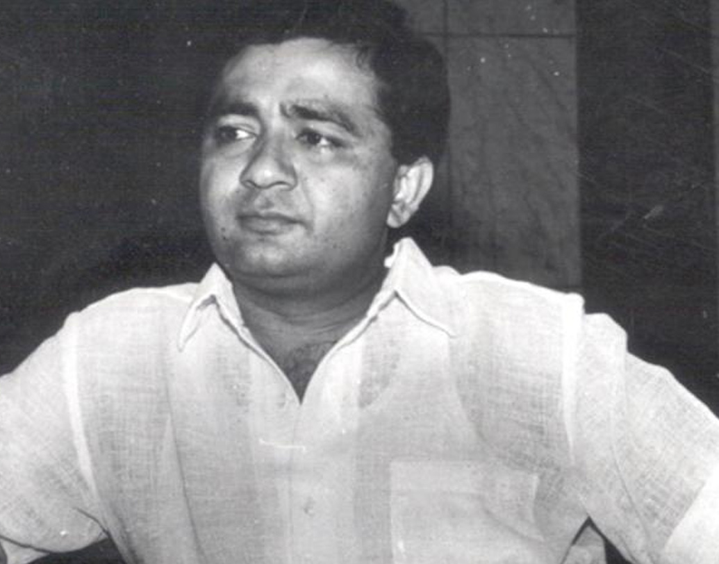 দিল্লিতে গুলশনের জন্ম ১৯৫৬ সালের ৫ মে। রাজধানীর দরিয়াগঞ্জ এলাকায় ফলের রস বিক্রি করতেন তাঁর বাবা চন্দ্রভানকুমার দুয়া। ছোট থেকেই বাবাকে তাঁর কাজে সাহায্য করতেন গুলশন। (ছবি : সোশ্যাল মিডিয়া)