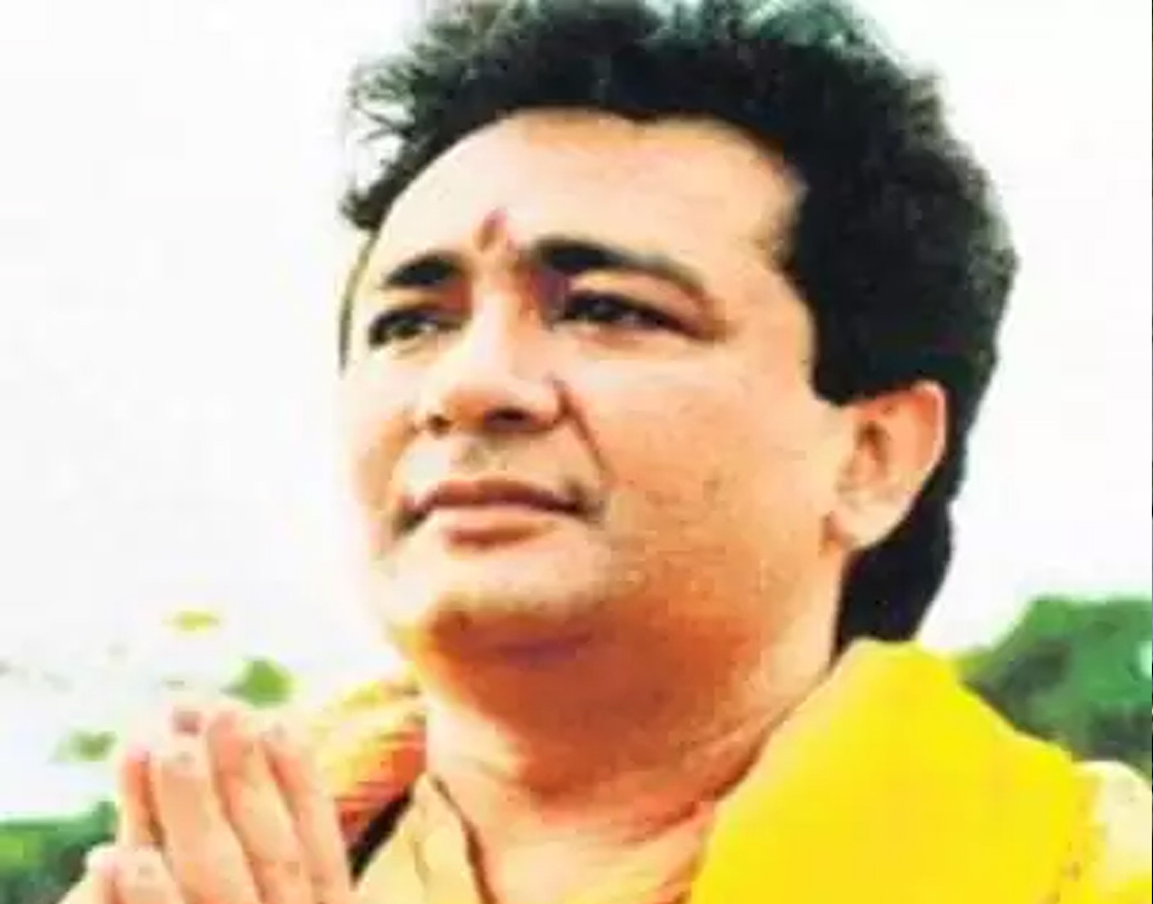 গুলশনের নিরাপত্তায় মজুত ছিলেন উত্তরপ্রদেশ পুলিশের এক কর্মী। তিনি অসুস্থ থাকায় সে দিন একাই মন্দির গিয়েছিলেন গুলশন। পুজো দিয়ে ফেরার পথে তাঁকে গুলি করে আততায়ী। তাঁকে বাঁচাতে গেলে চালকের পায়ে গুলি করা হয়। (ছবি : সোশ্যাল মিডিয়া)