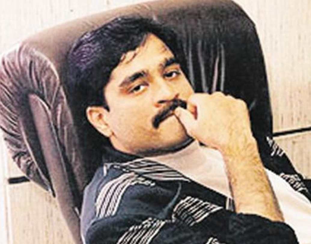 প্রথম থেকেই গোয়েন্দাদের দাবি ছিল, এই হত্যাকাণ্ডে দাউদ ইব্রাহিমের ডি কোম্পানির হাত আছে। গুলশন কুমারের পরিবার অস্বীকার করলেও তদন্তকারীদের দাবি, আন্ডারওয়র্ল্ডের দাবিমতো ‘প্রোটেকশন মানি’ পুরো না দেওয়াতেই এই পরিণতি হয় গুলশন কুমারের। (ছবি : সোশ্যাল মিডিয়া)