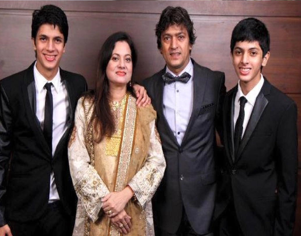 ১৯৯০ সালে বিজয়েতা বিয়ে করেন সুরকার আদেশ শ্রীবাস্তবকে। স্বামীর প্রযোজনায় প্রকাশিত হয় বিজেয়তার পপ অ্যালবাম ‘প্রোপোজ-প্যায়ার কা ইজহার’।