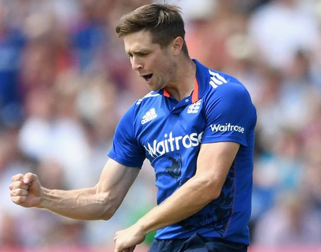 হায়দরাবাদের সম্পদ হতে পারেন ওকস। নতুন বলে শুরু করতে পারেন তিনি। ইনিংসের শেষের দিকেও বল করতে দক্ষ। বড় শটও মারতে পারেন। টি-টোয়েন্টি ক্রিকেটে ব্যাটসম্যানরা তো বড় শটই খেলে থাকেন। পরের দিকে নেমে ইংল্যান্ডের হয়ে দ্রুত রানও করেছেন কয়েকটি ম্যাচে। ফলে শাকিবের জায়গায় তাঁকে নিতেই পারে সানরাইজার্স।