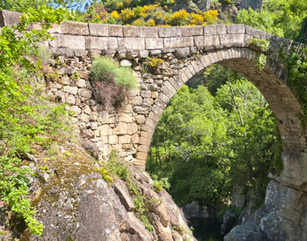 এই লোককথা আশপাশের এলাকায় এতটাই প্রচলিত যে, রাত হলে আর ব্রিজের দিকে কেউ আসেন না। একমাত্র যে মহিলাদের সন্তানধারণে কোনও সমস্যা রয়েছে, বা যাঁরা অন্তঃসত্ত্বা, যাঁদের সন্তানের কোনও সমস্যার কথা চিকিৎসক জানিয়েছেন, তাঁরাই মাঝরাতে এই ব্রিজে আসেন।