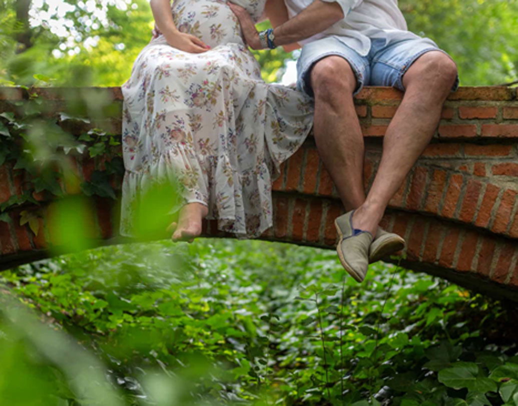 এটা নিয়েও প্রচলিত রয়েছে যে, তাঁরা নাকি স্বামীর সঙ্গে একটি দড়ি আর একটি গ্লাস নিয়ে ব্রিজের মাঝামাঝি বসেন আর অপেক্ষা করেন।