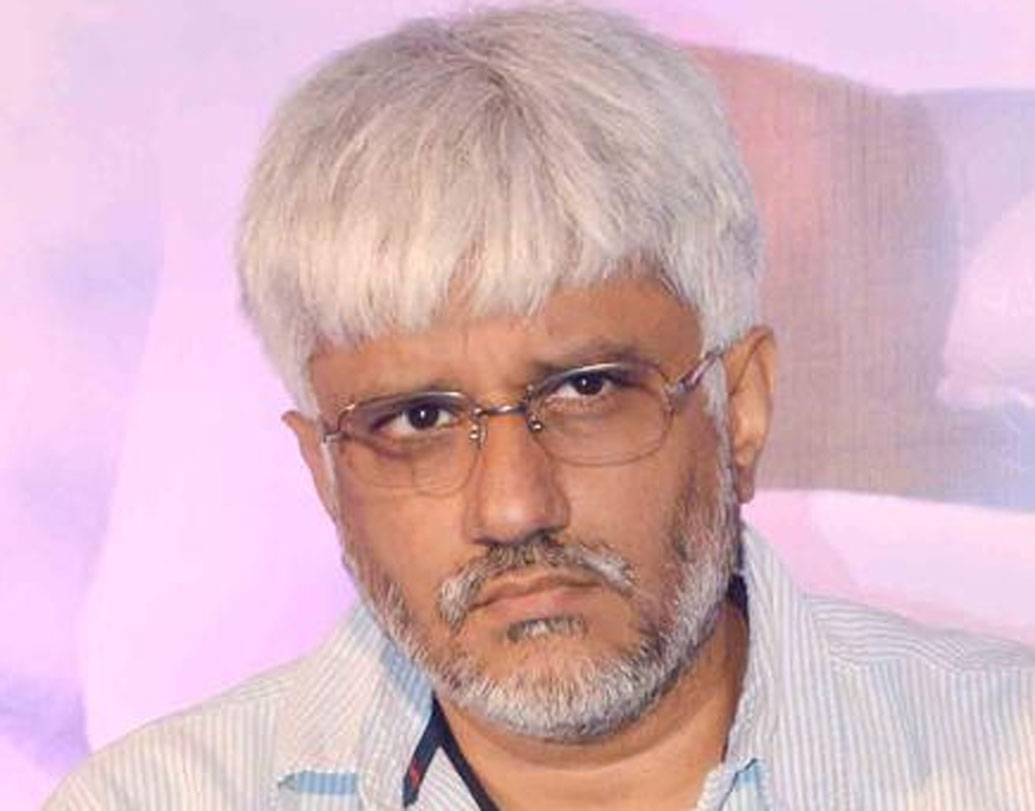 তারপর আমিশার সঙ্গেও বিচ্ছেদ। পরিচালক বিক্রম ভট্টের লভ লাইফ যেন রোলার কোস্টার। কেরিয়ারে যত জনপ্রিয়তার শিখরে উঠেছেন তিনি, ব্যক্তিগত জীবন তাঁর ততই শূন্য রয়ে গিয়েছে।